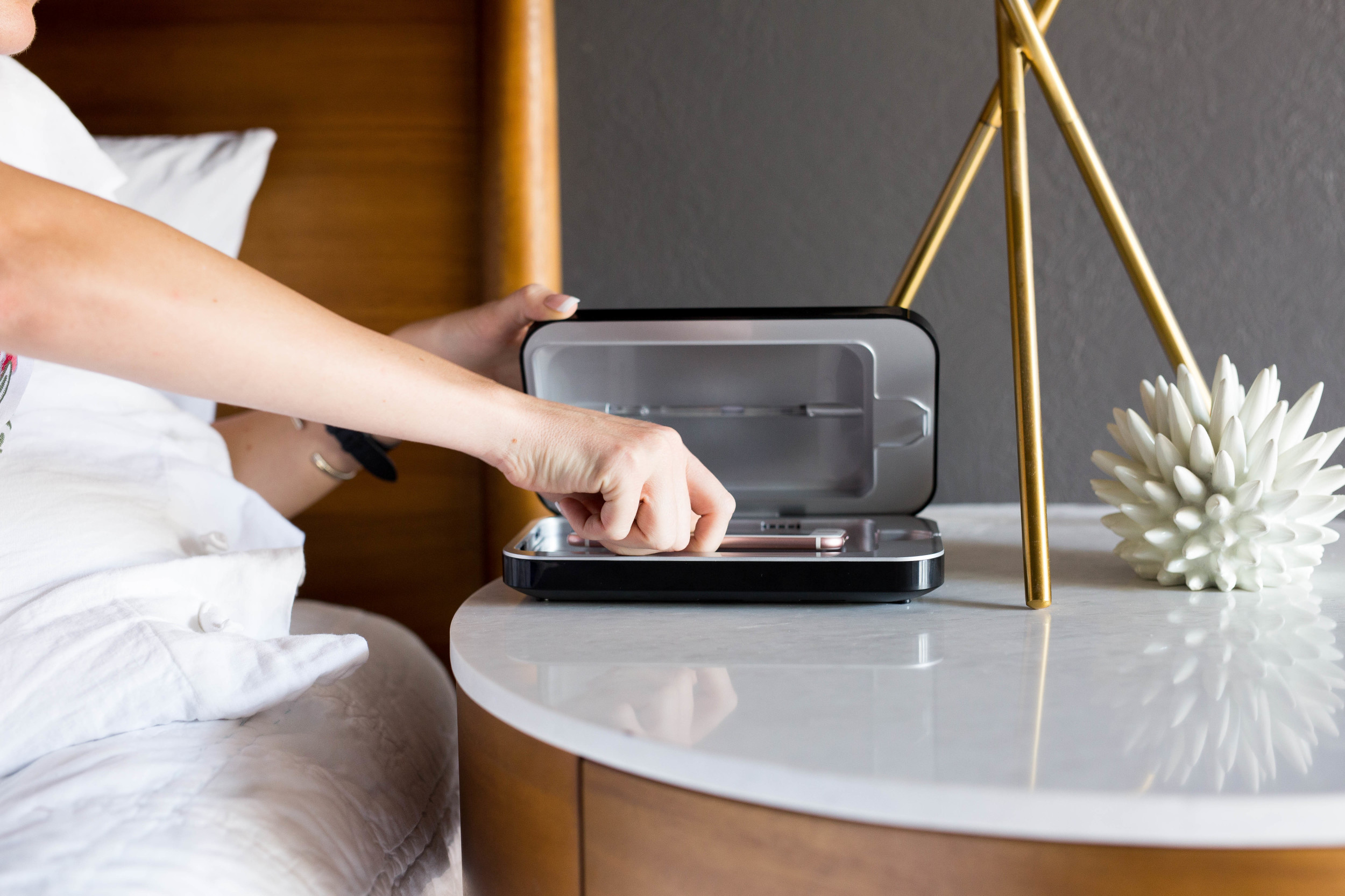 PhoneSoapで除菌しながら充電